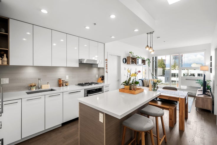 315 1628 W 4TH AVENUE - False Creek Apartment/Condo, 2 Bedrooms (R2973925)