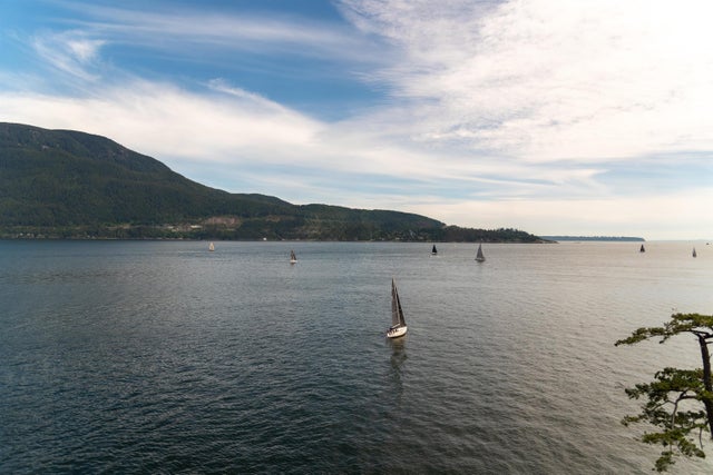 1531 Eagle Cliff Road - Bowen Island Single Family Residence for Sale, 4 Bedrooms (R3039172)