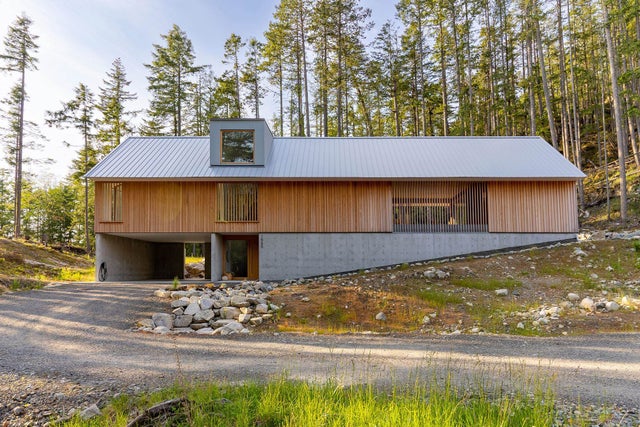 1565 DOUGLAS ROAD - Bowen Island Single Family Residence, 4 Bedrooms (R2992073)
