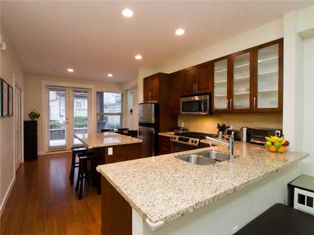 # 11 307 E 15TH ST - Central Lonsdale Townhouse for sale, 3 Bedrooms (V924395)