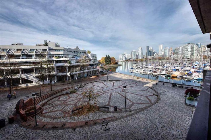 341 658 Leg In Boot Square - False Creek Apartment/Condo for sale(R2219375)