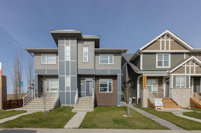 15 Howse Rise NE - Livingston Semi Detached (Half Duplex) for Sale, 3 Bedrooms (A2223539)
