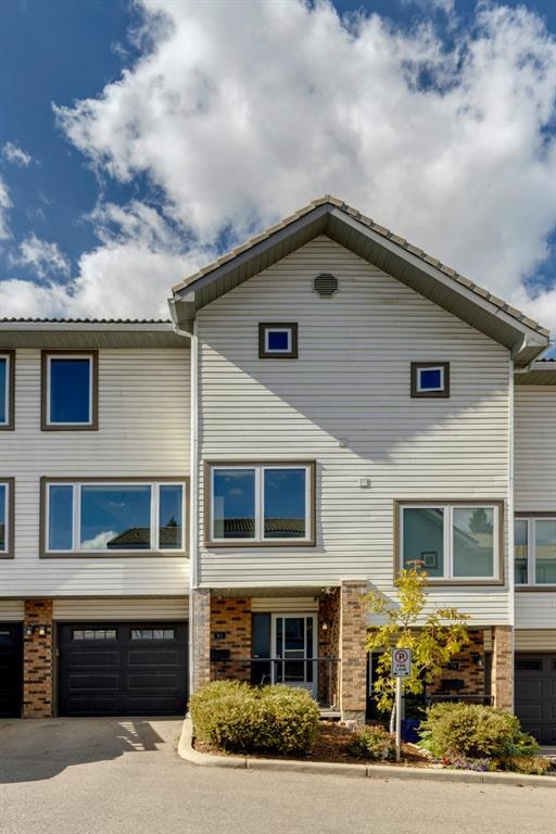 81 Coachway Gardens SW - Coach Hill Row/Townhouse, 3 Bedrooms (A1147900)