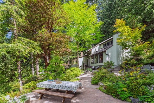 385 Oceanview Road - Lions Bay Single Family Residence for Sale, 5 Bedrooms (R3033102)
