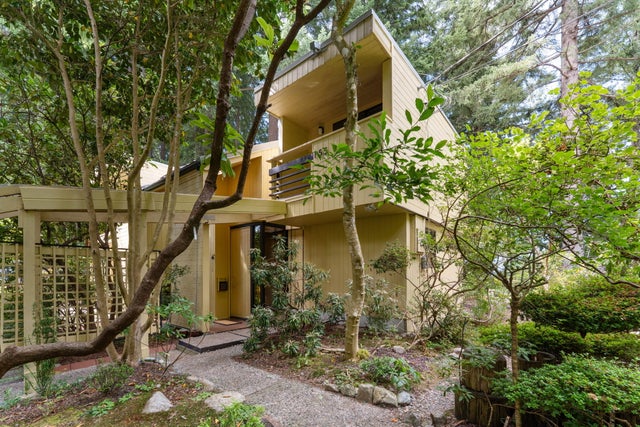 155 Highview Place - Lions Bay Single Family Residence for Sale, 4 Bedrooms (R3027894)