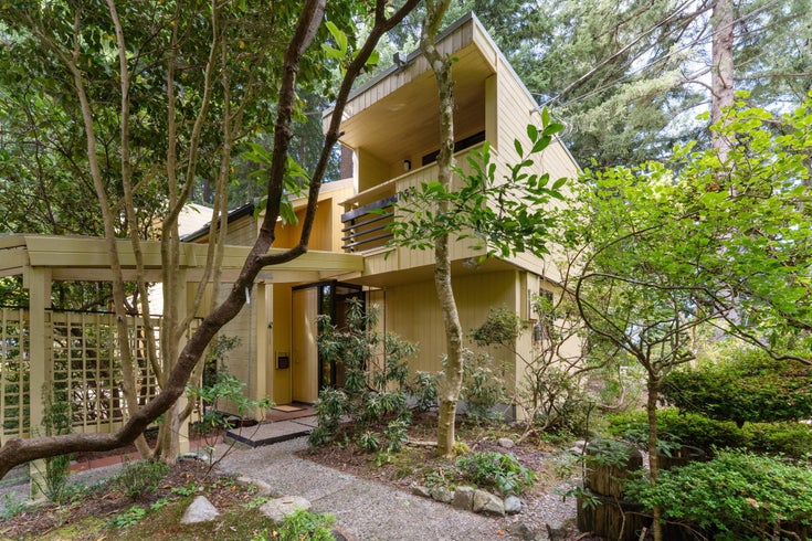 155 Highview Place - Lions Bay Single Family Residence for Sale, 4 Bedrooms (R3027894)