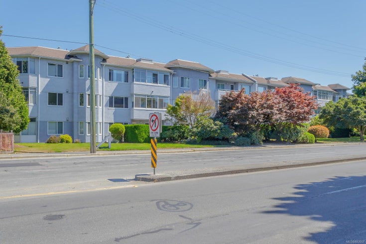 203 3931 Shelbourne St - SE Mt Tolmie Condo Apartment for sale, 2 Bedrooms (883557)