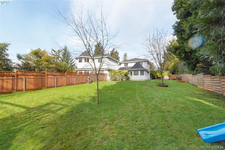 2741 Whitehead Pl - Co Colwood Corners Half Duplex for sale, 3 Bedrooms (420434)