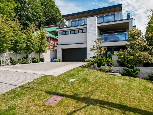 1228 Everall Street - White Rock Single Family Residence for Sale, 5 Bedrooms (R2970620)