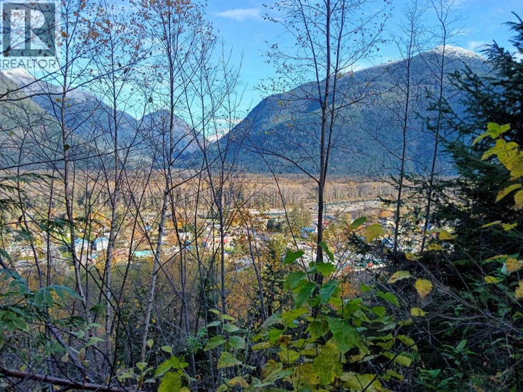 289 MACKENZIE 20 HIGHWAY - Bella Coola for Sale(R2943000)