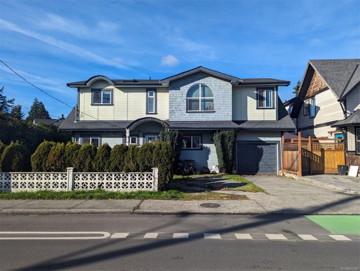 82 Bay St - VW Victoria West Single Family Detached for sale, 5 Bedrooms (952396)