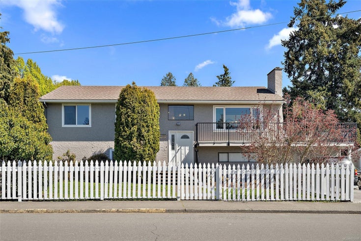 955 Hereward Rd - VW Victoria West Single Family Residence for sale, 5 Bedrooms (970095)