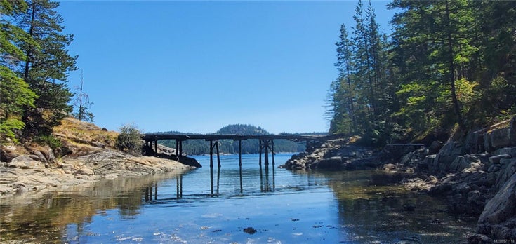 226 Bold Point Rd - Isl Quadra Island Single Family Residence for Sale, 2 Bedrooms (971110)