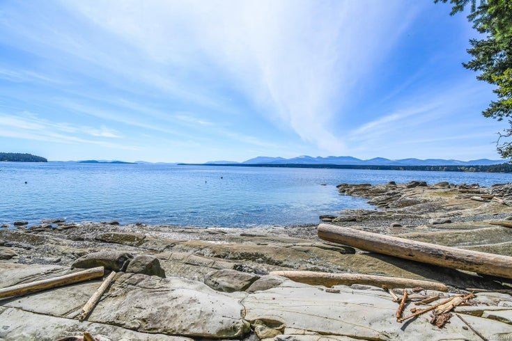 919 Salal Dr - Isl Mudge Island Single Family Residence for Sale, 1 Bedroom (988444)