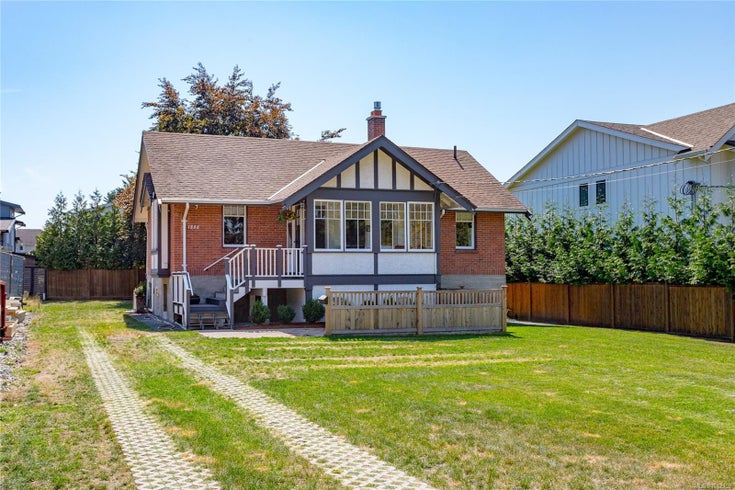 1555 Ash Rd - SE Gordon Head Single Family Residence for Sale, 3 Bedrooms (1012152)