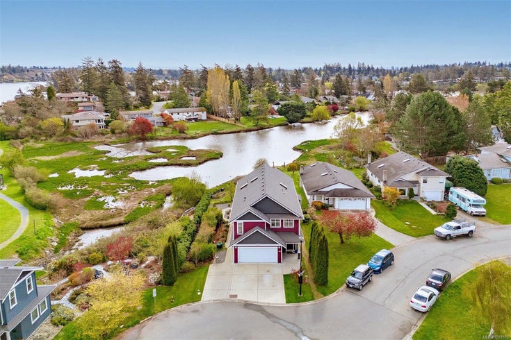 164 White Pine Rd - VR View Royal Single Family Residence for Sale, 6 Bedrooms (1013570)