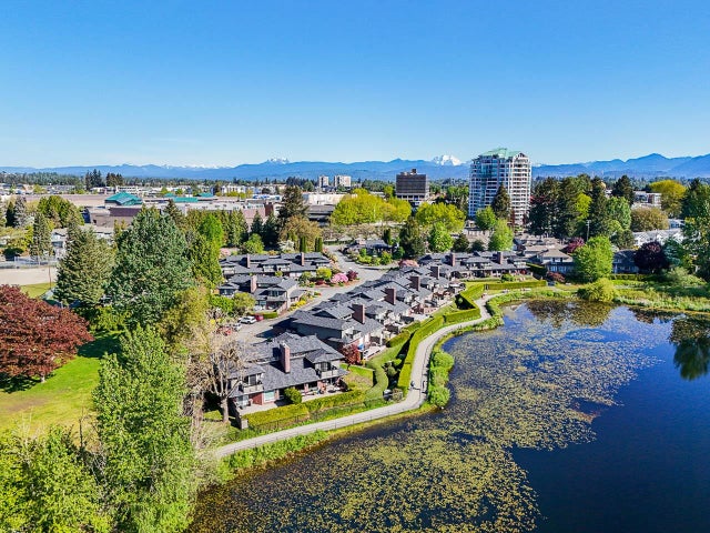 8 33000 MILL LAKE ROAD - Central Abbotsford Townhouse, 3 Bedrooms (R2887316)