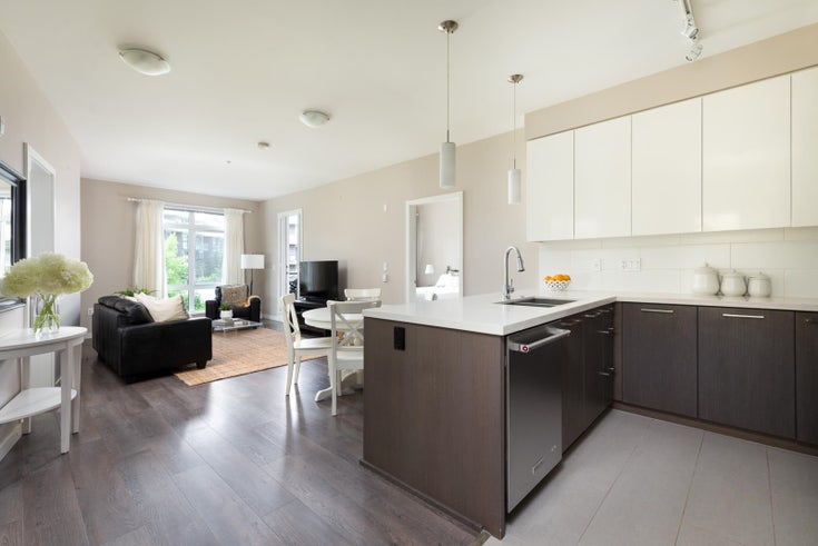 319 22 E ROYAL AVENUE - Fraserview NW Apartment/Condo for sale, 2 Bedrooms (R2601402)