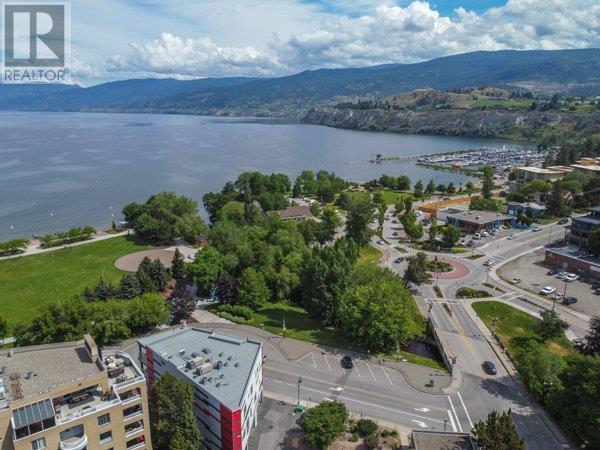 88 LAKESHORE Drive Unit# 301 - Penticton Apartment for Sale, 3 Bedrooms (10320319)
