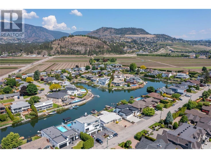 1686 Pritchard Drive - West Kelowna House for sale, 4 Bedrooms (10327764)