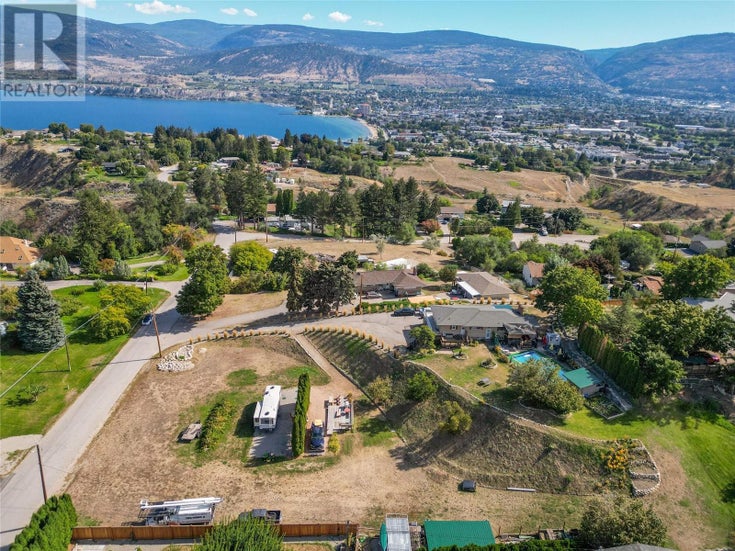 903 Newton Drive - Penticton House for sale, 4 Bedrooms (10330438)