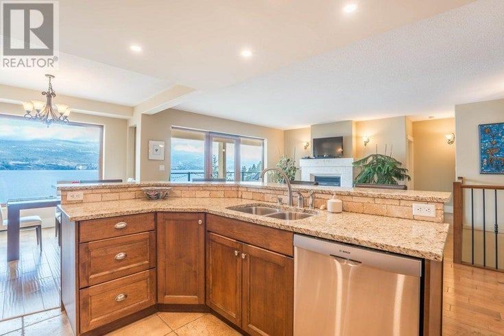14419 Downton Avenue Unit# 207 - Summerland Row / Townhouse for Sale, 4 Bedrooms (10331415)