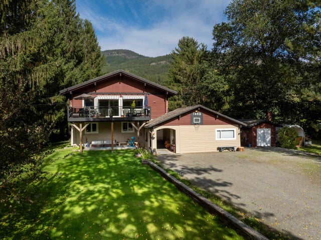 1553 Fraser Road - Pemberton Single Family Residence for Sale, 4 Bedrooms (R3020209)