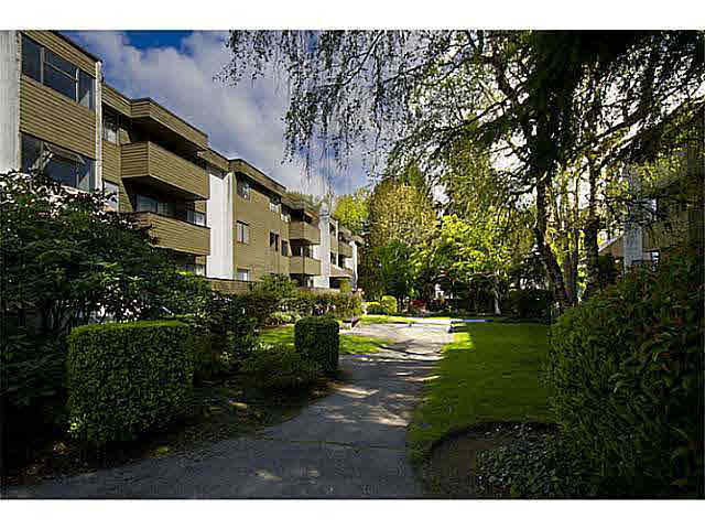 4 2440 Wilson Avenue - Central Pt Coquitlam Apartment/Condo, 3 Bedrooms (V1004678)