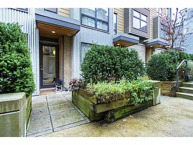 3786 Commercial Street - Victoria VE Townhouse, 3 Bedrooms (V982416)