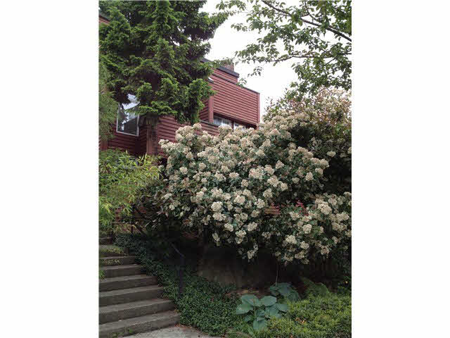 2140 W 6th Avenue - Kitsilano 1/2 Duplex, 2 Bedrooms (V1009470)