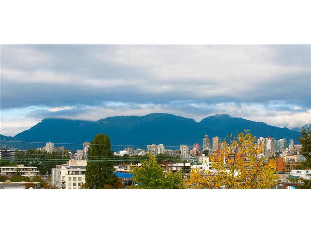 302 1860 W 6th Avenue - Kitsilano Apartment/Condo, 2 Bedrooms (V1088534)