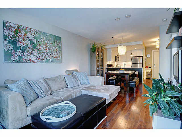 304 160 W 3rd Street - Lower Lonsdale Apartment/Condo, 1 Bedroom (V1040425)