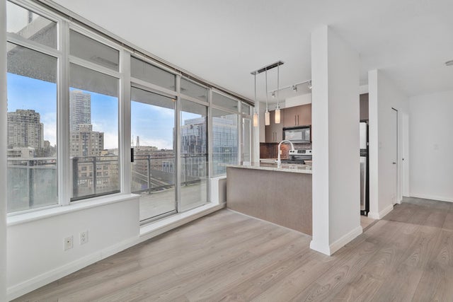 1206 - 888 Carnarvon Street - Downtown NW Apartment/Condo for Sale, 2 Bedrooms (R2992798)