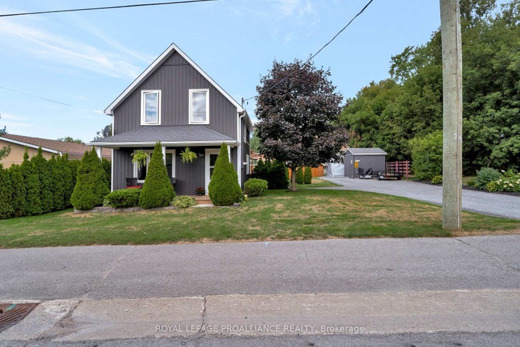 30 Lake Street SE - Picton Ward Detached for Sale, 3 Bedrooms (X12375897)