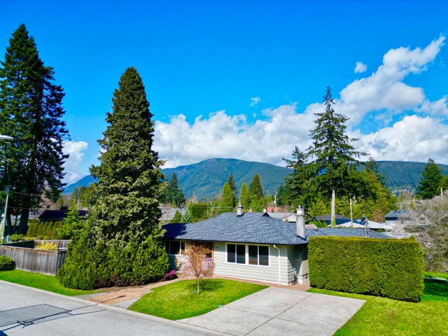 2940 Colwood Drive - Edgemont Single Family Residence for Sale, 3 Bedrooms (R2987270)