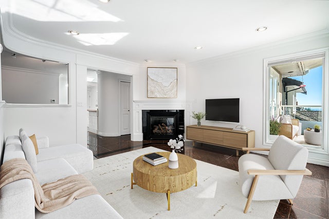 4275 St. Pauls Avenue - Upper Lonsdale Single Family Residence for Sale, 6 Bedrooms (R2987817)