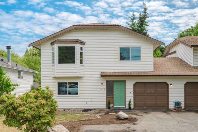 1570 161 Street - King George Corridor Half Duplex for Sale, 4 Bedrooms (R3017144)