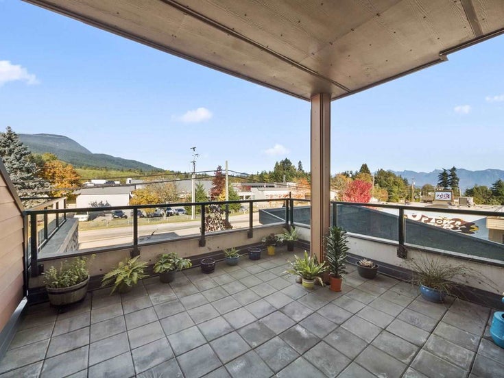 205 875 GIBSONS WAY - Gibsons & Area Apartment/Condo for sale, 1 Bedroom (R2298636)