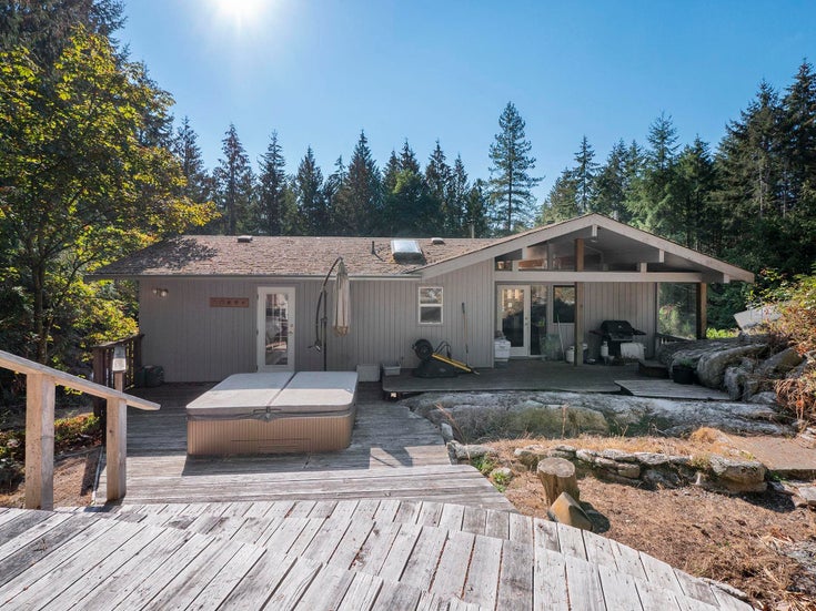 3194 HANSEN ROAD - Roberts Creek House with Acreage for sale, 2 Bedrooms (R2727079)