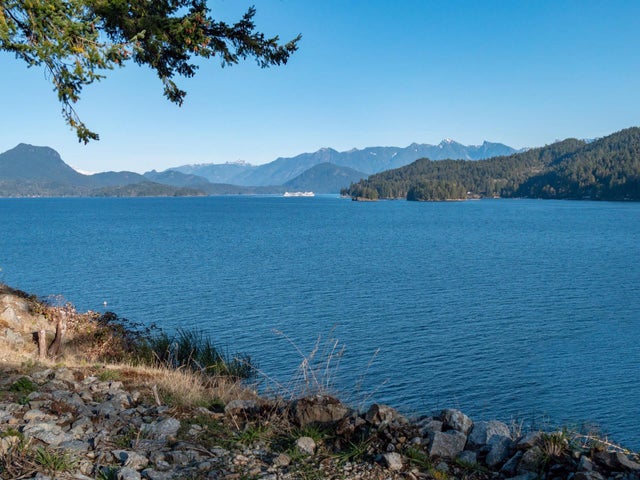 302 SHOAL LKOUT ROAD - Gibsons & Area for sale(R2745717)
