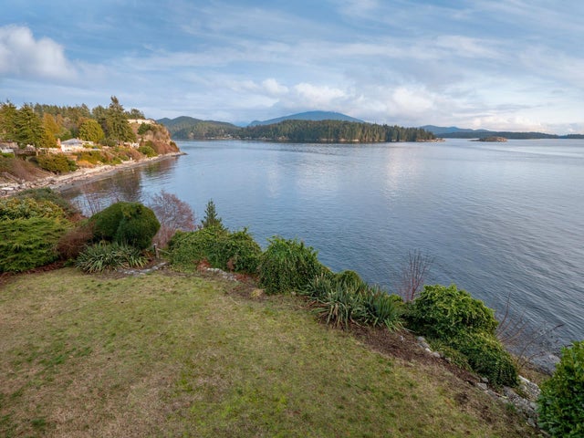 727 GOWER POINT ROAD - Gibsons & Area House/Single Family for sale, 4 Bedrooms (R2757475)