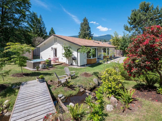 655 DOUGALL ROAD - Gibsons & Area House/Single Family for Sale, 3 Bedrooms (R2962641)