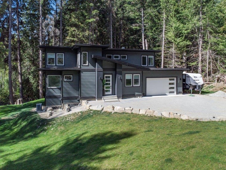 1127 Malcolm Creek Road - Roberts Creek Single Family Residence for Sale, 6 Bedrooms (R2972061)