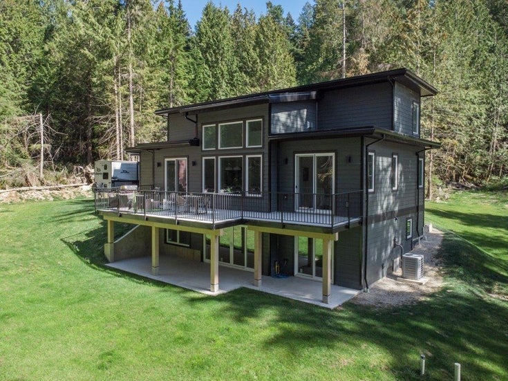 1127 Malcolm Creek Road - Roberts Creek Single Family Residence for Sale, 6 Bedrooms (R2972061)