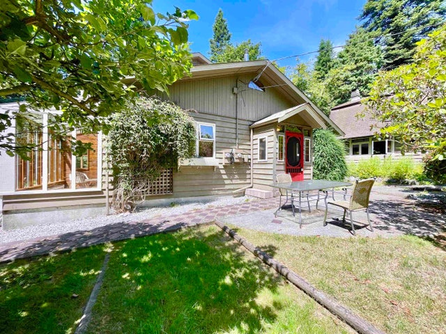 219 Seventh Street - Gibsons & Area Single Family Residence for Sale, 2 Bedrooms (R3025417)