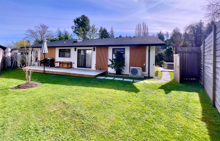 655 Dougall Road - Gibsons & Area Single Family Residence for Sale, 3 Bedrooms (R3069547)