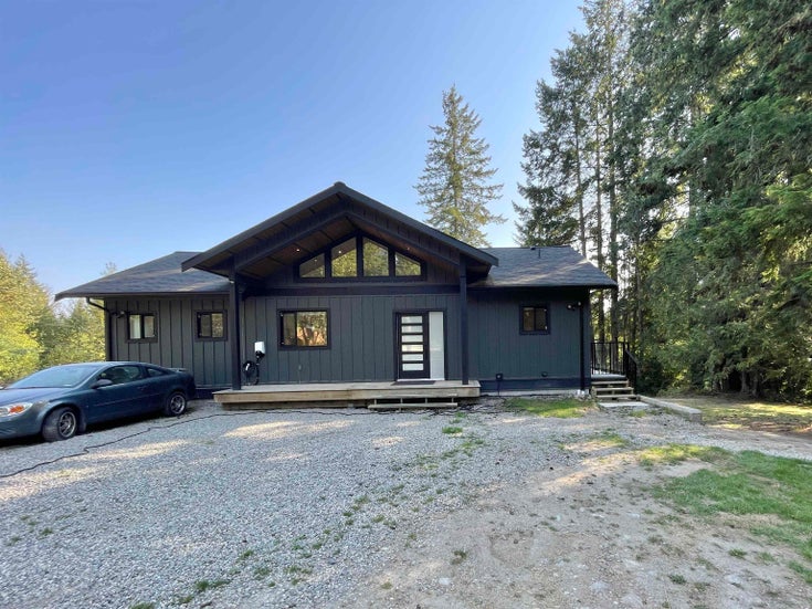 915 Payne Road - Gibsons & Area Single Family Residence for Sale, 4 Bedrooms (R3080380)