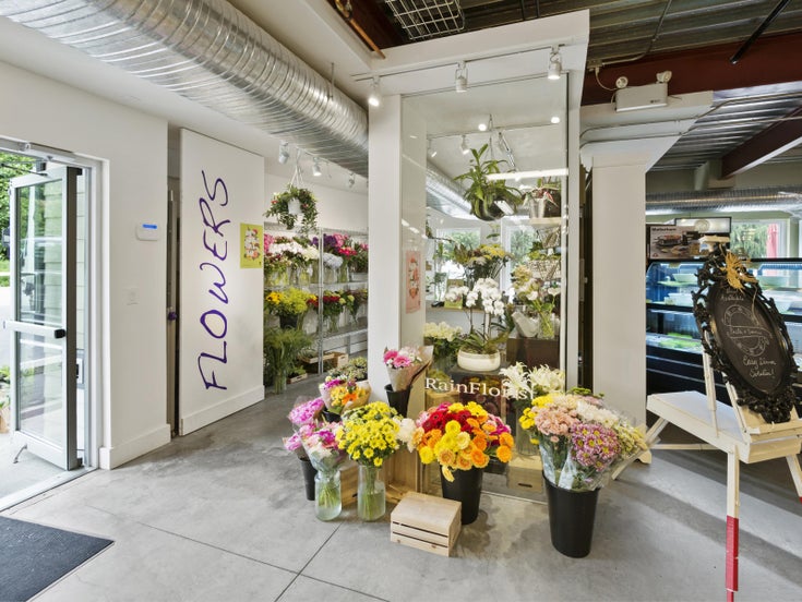 MARKET FLOWER SHOP      1 - 473 Gower Point Road, Gibsons BC V0N1V0 - Gibsons & Area COMM for sale(C8019459)