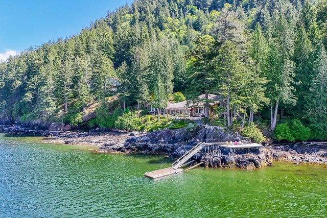 370-374 SMUGGLERS COVE ROAD - Bowen Island House with Acreage for sale, 7 Bedrooms (R2887125)