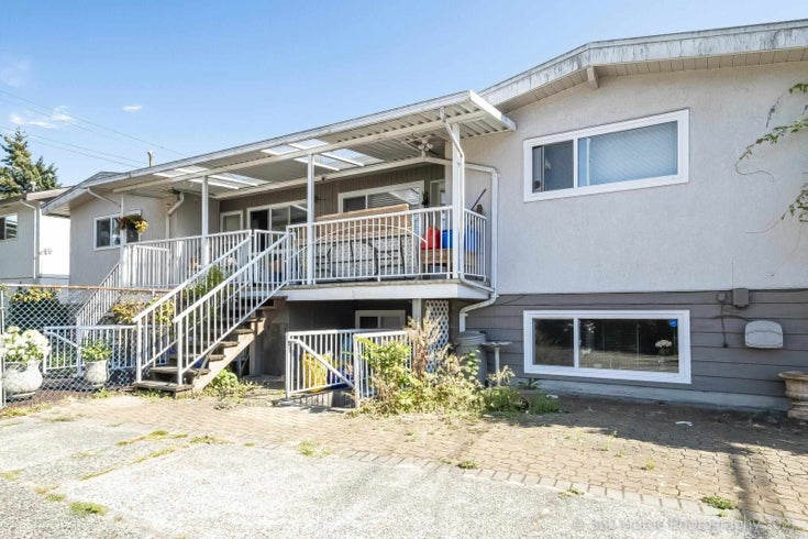 4135 4137 MOSCROP STREET - Burnaby Hospital Duplex for sale, 11 Bedrooms (R2605678)